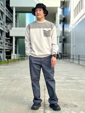 「Dickies（ディッキーズ）のDickies(ディッキーズ)100th別注ワークチノパンツ(セットアップ対応)（チノパンツ、グレー系）」を使った、coen   いけださん（メンズ・168cm）の秋コーディネート
