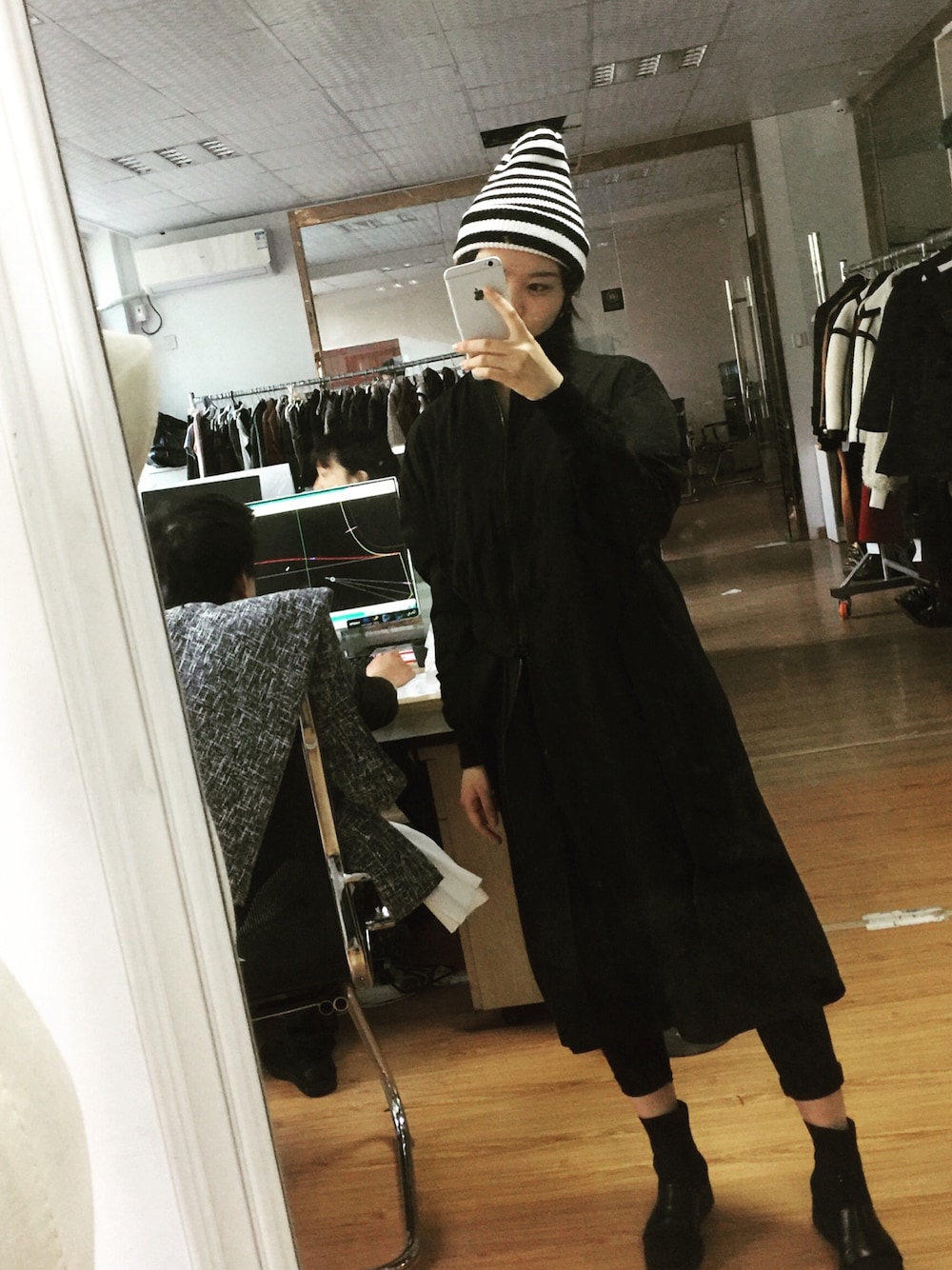 「秋」｜「God knowsのアイテム（マウンテンパーカー、ブラック系）」を使った、陸心沉さん（レディース・163cm）の秋コーディネートの1枚目の写真