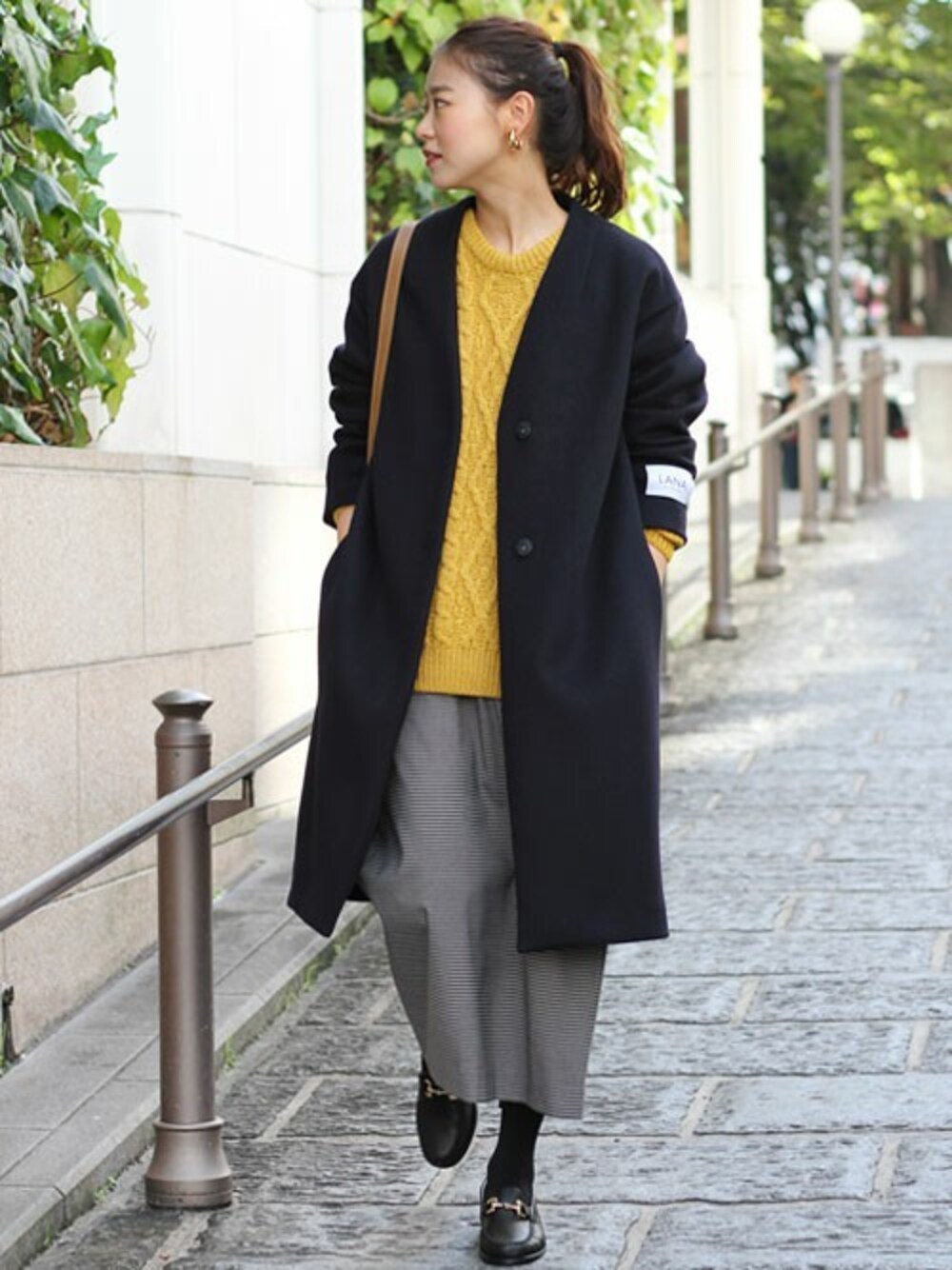 「コート、アウター、シンプル、イエロー、ネイビー、デート、ノーカラーコート、journal standard、JOURNAL STANDARD relume、オトナ女子」｜「JOURNAL STANDARD relumeのLANA WOOL140ノーカラーコート◆（ノーカラージャケット、ブルー系）」を使った、misatoさん（レディース・160cm）の秋コーディネートの1枚目の写真