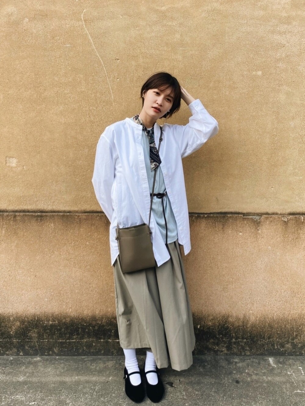 「MUJIのアイテム（トップス、ホワイト系）」を使った、st________さん（レディース・165cm）の春コーディネートの1枚目の写真