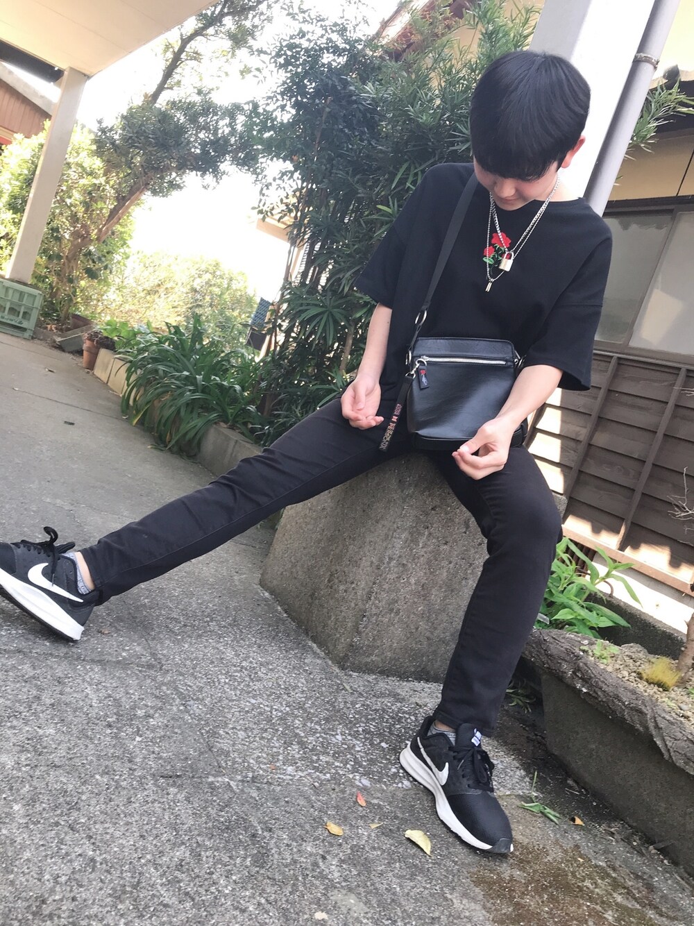「おうちファッション、おしゃれさんと繋がりたい、シンプルコーデ、今日のコーデ、はるコーデ、ブラック、プチプラ、黒スキニー、GU、NIKE」｜「GUのアイテム（デニムパンツ、ブラック系）」を使った、はやさん（メンズ・162cm）の春コーディネートの1枚目の写真