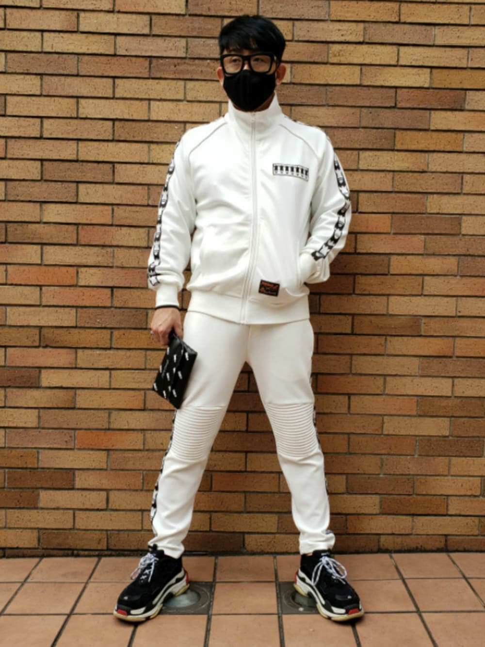 「セットアップ、pinkbomb #larocka #atthehop、SET UP、white、White style」｜「PINK BOMBのアイテム（ファッション雑貨、ブラック系）」を使った、MARCELLO(マル)さん（メンズ・177cm）の秋コーディネートの1枚目の写真