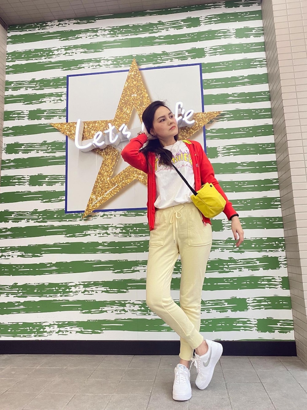 「ootd、Photoshoot、colorful、bright、airforce1、UNIQLO、THRASHER、NIKE、SHEIN」｜「UNIQLOのアイテム（ショルダーバッグ、イエロー系）」を使った、Biffi Fu  🇹🇼さん（レディース・166cm）の春コーディネートの1枚目の写真