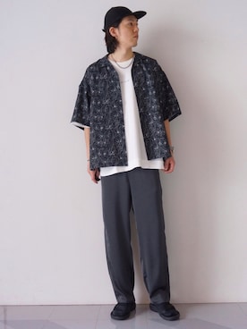 「JUNRED（ジュンレッド）のフラワープリント線画シャツ（シャツ/ブラウス、ブラック系）」を使った、SHUNSUKEさん（メンズ・184cm）の夏コーディネート