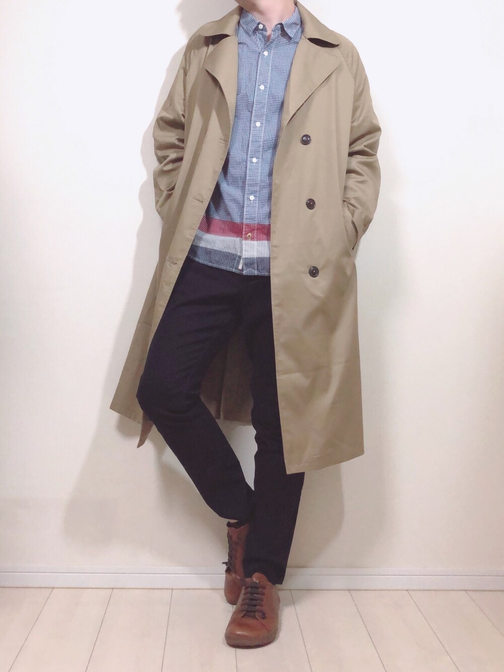 「トレンチコート、H&M、CAMPER、大人カジュアル、春アウター、きれいめカジュアル、スキニーデニム、春コーデ、はるコーデ、HILFIGER DENIM」｜「no brandのアイテム（トレンチコート、ベージュ系）」を使った、スピさん（メンズ・175cm）の春コーディネートの1枚目の写真