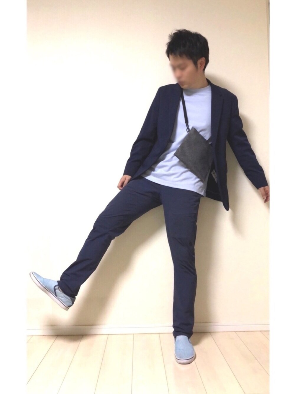 「セットアップ、カラーパンツ、UNIQLO、adidas、無印良品、ZARA、THE NORTH FACE、きれいめカジュアル、春コーデ、スリッポン」｜「UNIQLOのエアリズムUVカットクルーネックT（長袖）（Tシャツ/カットソー、ブルー系）」を使った、スピさん（メンズ・175cm）の春コーディネートの1枚目の写真