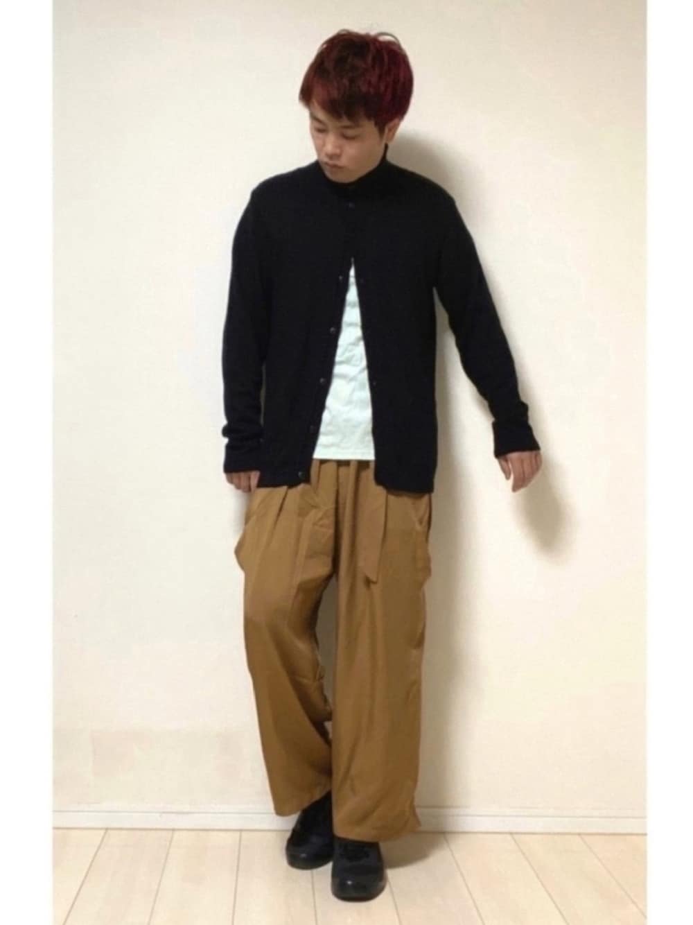 「H&M、ARC'TERYX、モード、パステルカラー、シンプルコーデ、春夏コーデ、ゆるコーデ、antiqua、US.BOARDER、カーディガン」｜「antiquaのベルト付きワイドパンツ（その他パンツ、ブラウン系）」を使った、スピさん（メンズ・175cm）の春コーディネートの1枚目の写真