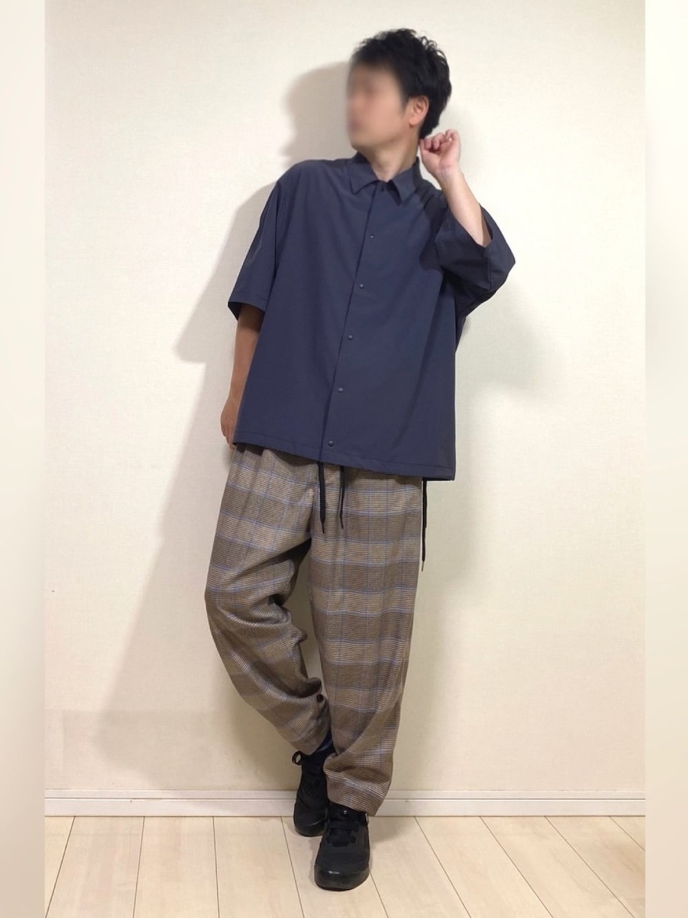 「ARC'TERYX、GU、ワイドパンツ、チェックパンツ、バルーンパンツ、シンプルコーデ、春夏コーデ、カジュアルコーデ、DOOPZ」｜「DOOPZのDOOPZ テーパードバルーンパンツ（その他パンツ、ベージュ系）」を使った、スピさん（メンズ・175cm）の夏コーディネートの1枚目の写真