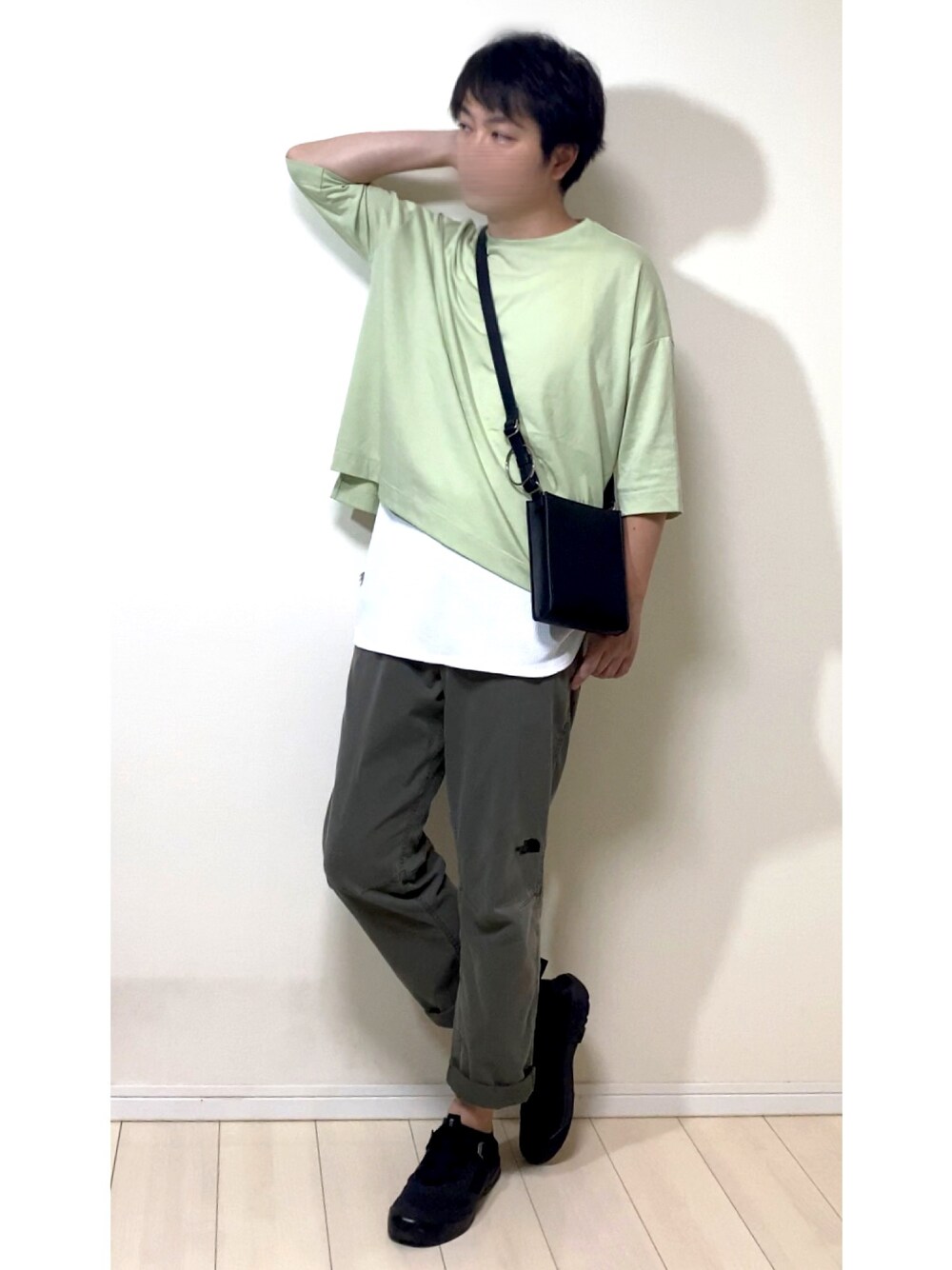 「レイヤードスタイル、ARC'TERYX、GU、THE NORTH FACE、春夏コーデ、ゆるコーデ、サコッシュ、KOE、DEVICE(DEVICE)、INTERFACTORY」｜「koeの七分袖Tシャツ＊（Tシャツ/カットソー、グリーン系）」を使った、スピさん（メンズ・175cm）の夏コーディネートの1枚目の写真