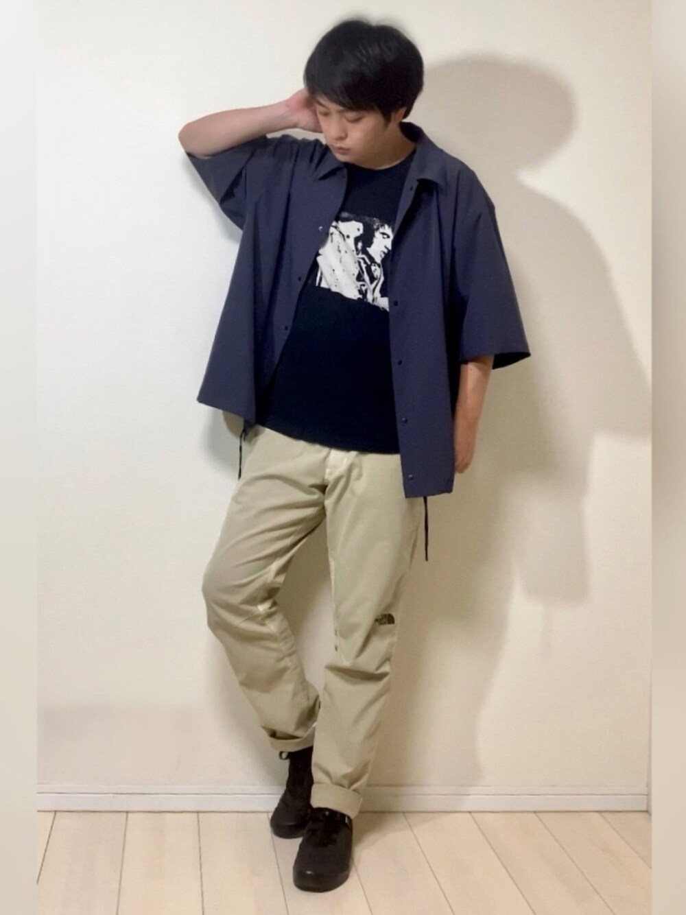 「GU、Hysteric Glamour、THE NORTH FACE、ARC'TERYX、夏コーデ、カジュアルコーデ、シャツ好き集まれ」｜「HYSTERIC GLAMOURのアイテム（Tシャツ/カットソー、ブラック系）」を使った、スピさん（メンズ・175cm）の夏コーディネートの1枚目の写真