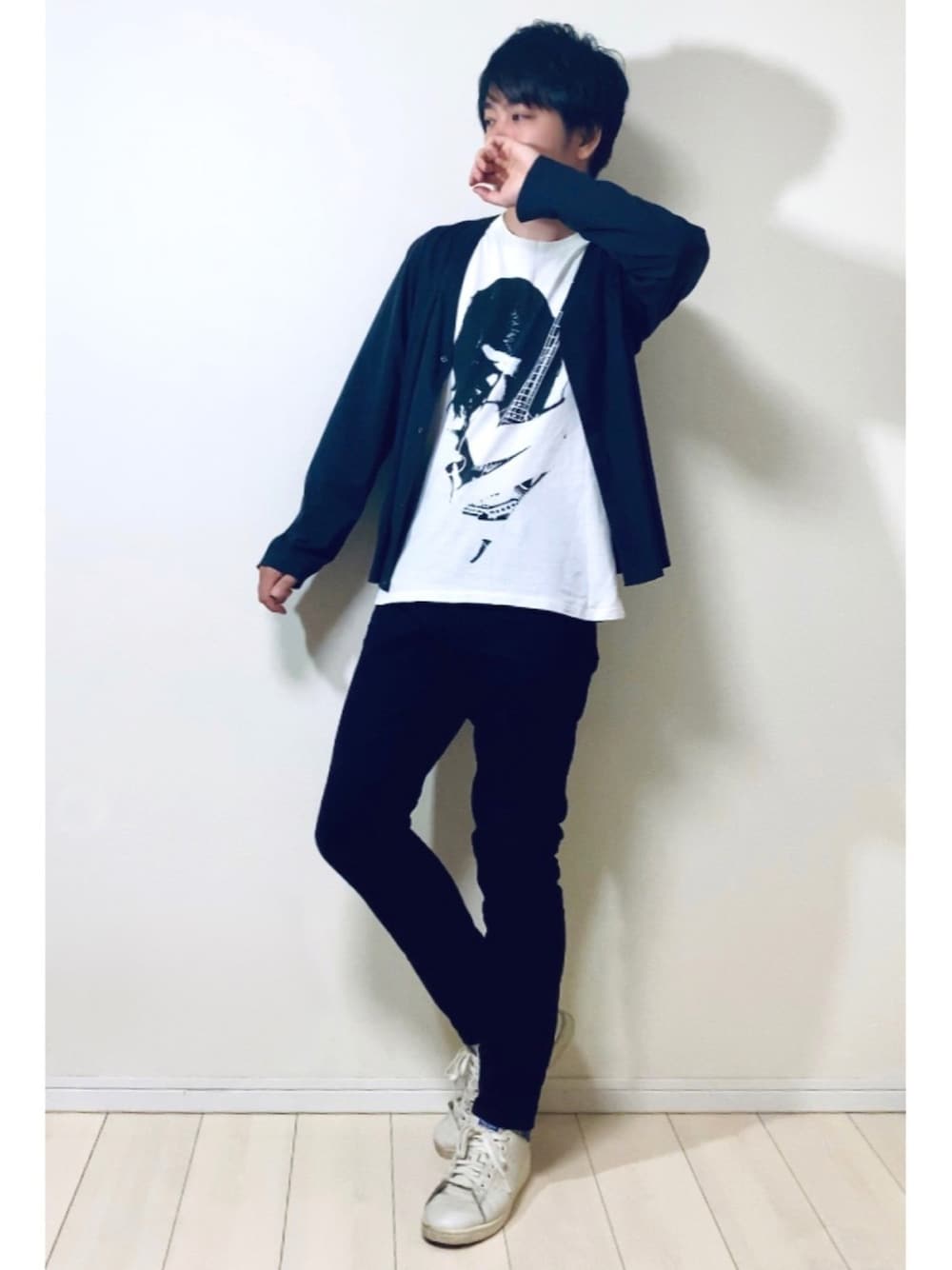 「カーディガン、H&M、adidas、白スニーカー、Hysteric Glamour、THE NORTH FACE、シンプルコーデ、モノトーンコーデ、夏コーデ、秋コーデ」｜「THE NORTH FACEのTHE NORTH FACE tech Lounge Cardigan テックラウンジ カーディガン NT11961（カーディガン/ボレロ、ブラック系）」を使った、スピさん（メンズ・175cm）の夏コーディネートの1枚目の写真