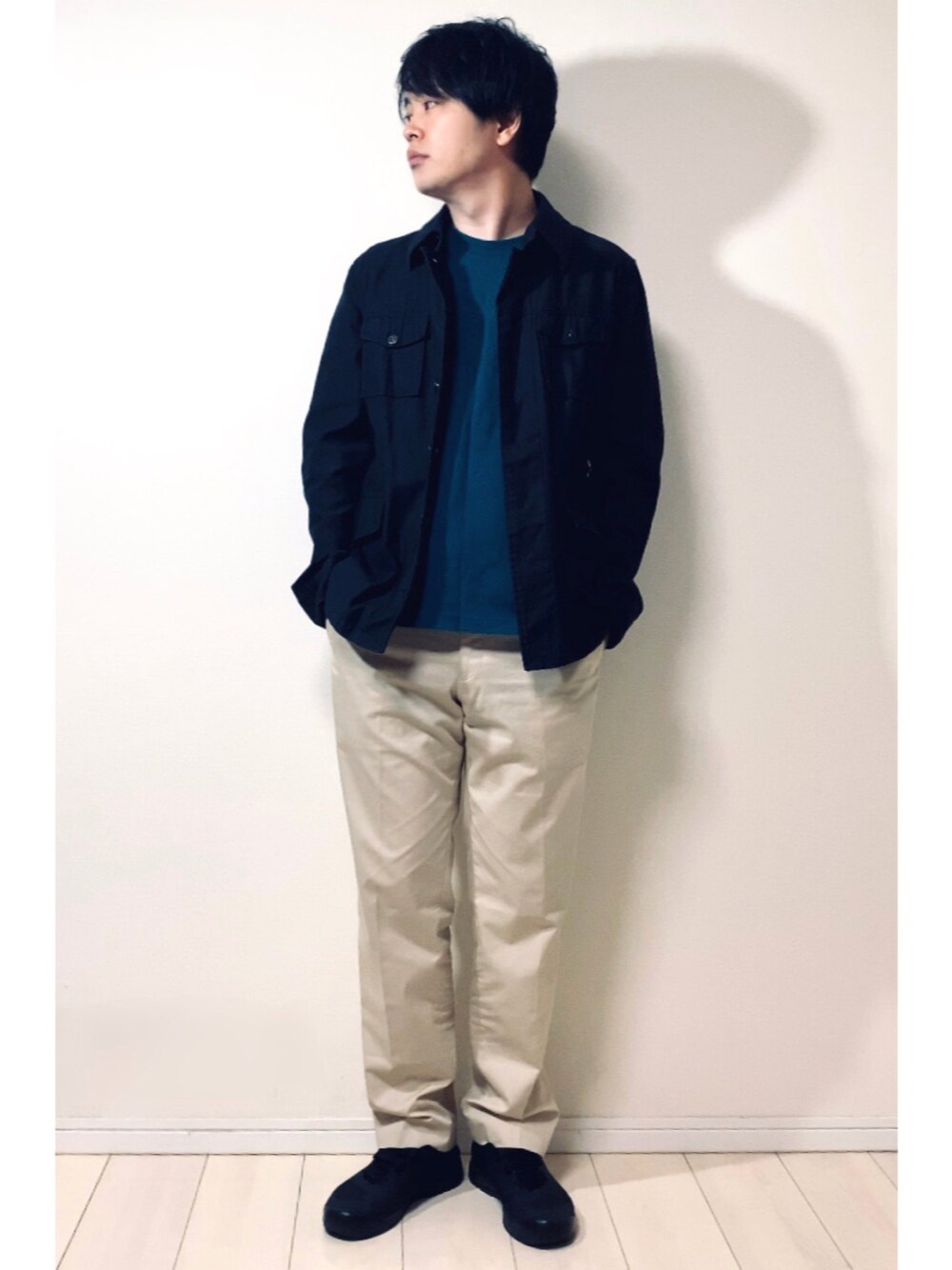 「ジャケット、チノパン、UNIQLO、ARC'TERYX、アウトドアミックス、カジュアルコーデ、秋コーデ、おしゃれさんと繋がりたい、秋服準備はじめました」｜「US.BOARDERのアイテム（カバーオール、ブラック系）」を使った、スピさん（メンズ・175cm）の秋コーディネートの1枚目の写真