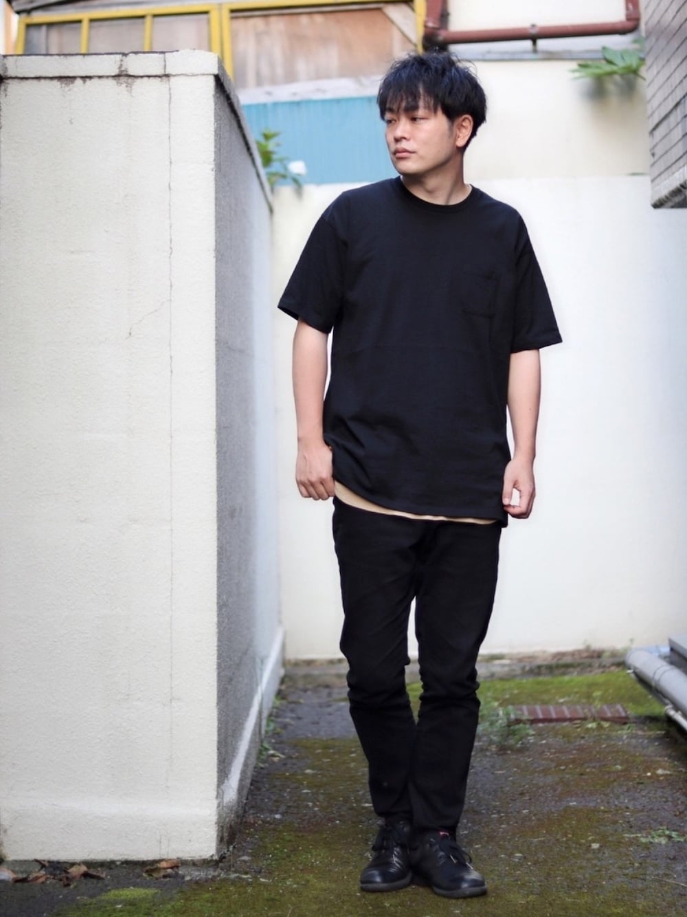 「第二回真っ黒でごめんな祭、ブラックコーデ、レイヤードスタイル、graniph、GU、CAMPER、H&M、夏コーデ、シンプル」｜「Design Tshirts Store graniphのアイテム（Tシャツ/カットソー、ブラック系）」を使った、スピさん（メンズ・175cm）の夏コーディネートの1枚目の写真