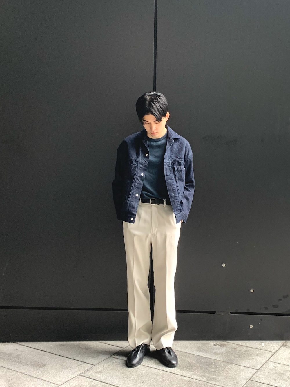 「フレアパンツ」｜「soeのアイテム（パンツ、ホワイト系）」を使った、竹内 孜介さん（メンズ・172cm）の冬コーディネートの1枚目の写真
