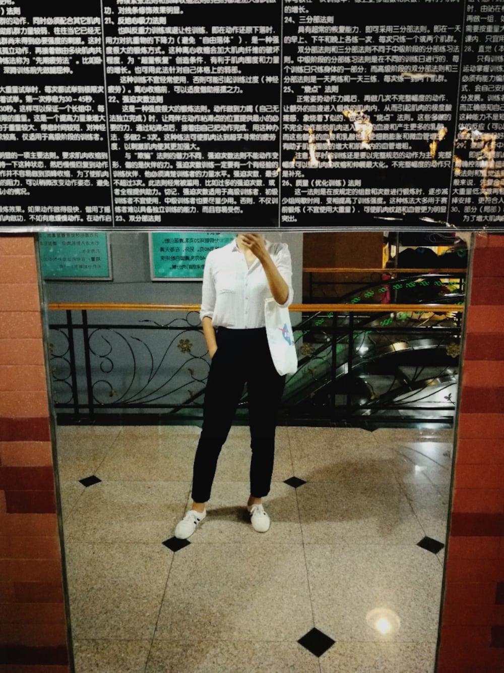 ブラック系のその他を着用したレディースの夏コーディネートの1枚目の写真