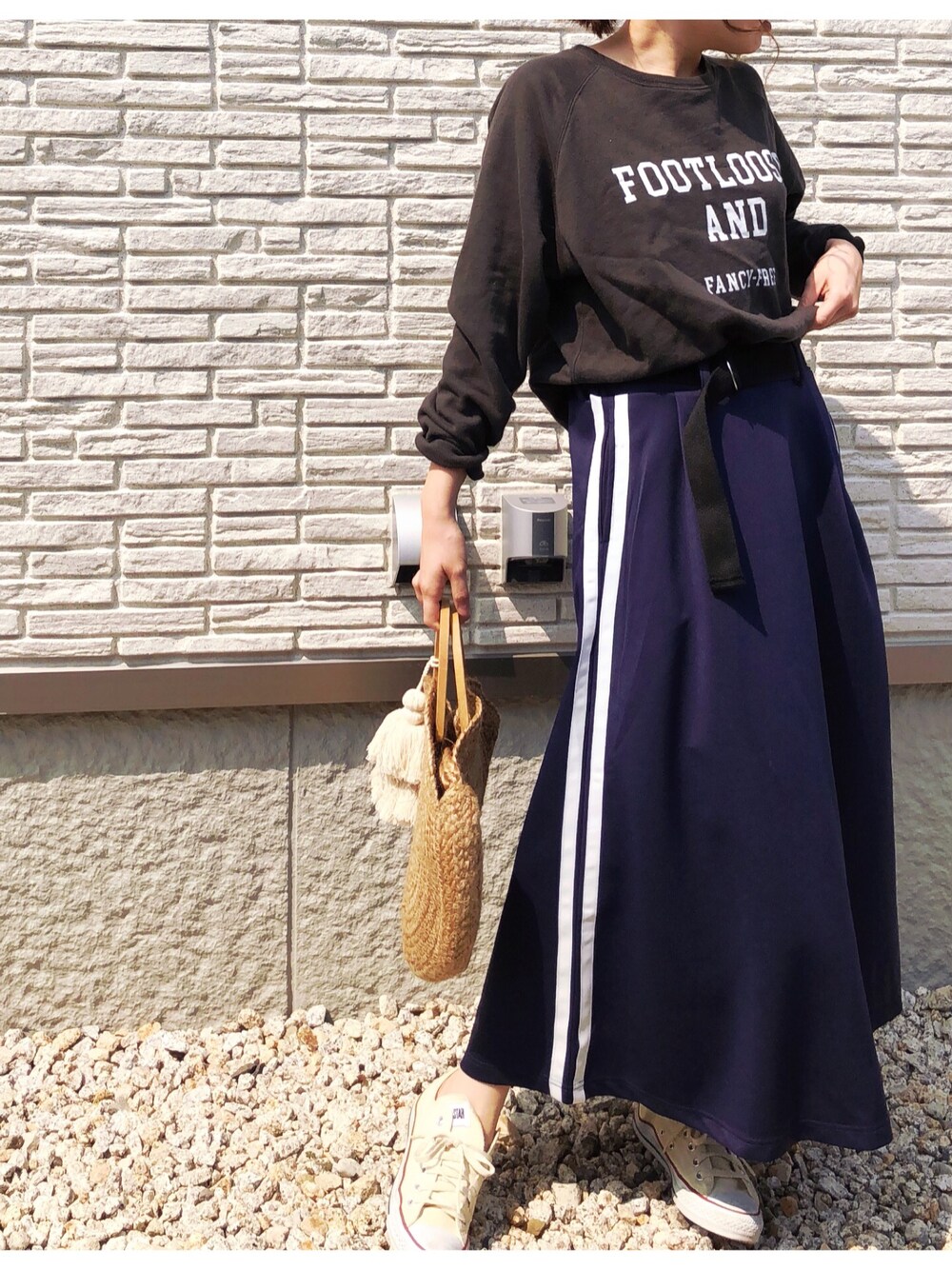 「プチプラ、アベイル、ママコーデ、休日コーデ、いつコ、春、ザラ、ザラジョ、かごバッグ、サークルバッグ」｜「AZUL by moussyのFOOT LOOSE ラグランスウェットPO（スウェット、ブラック系）」を使った、NA☻.sさん（レディース・161cm）の春コーディネートの1枚目の写真