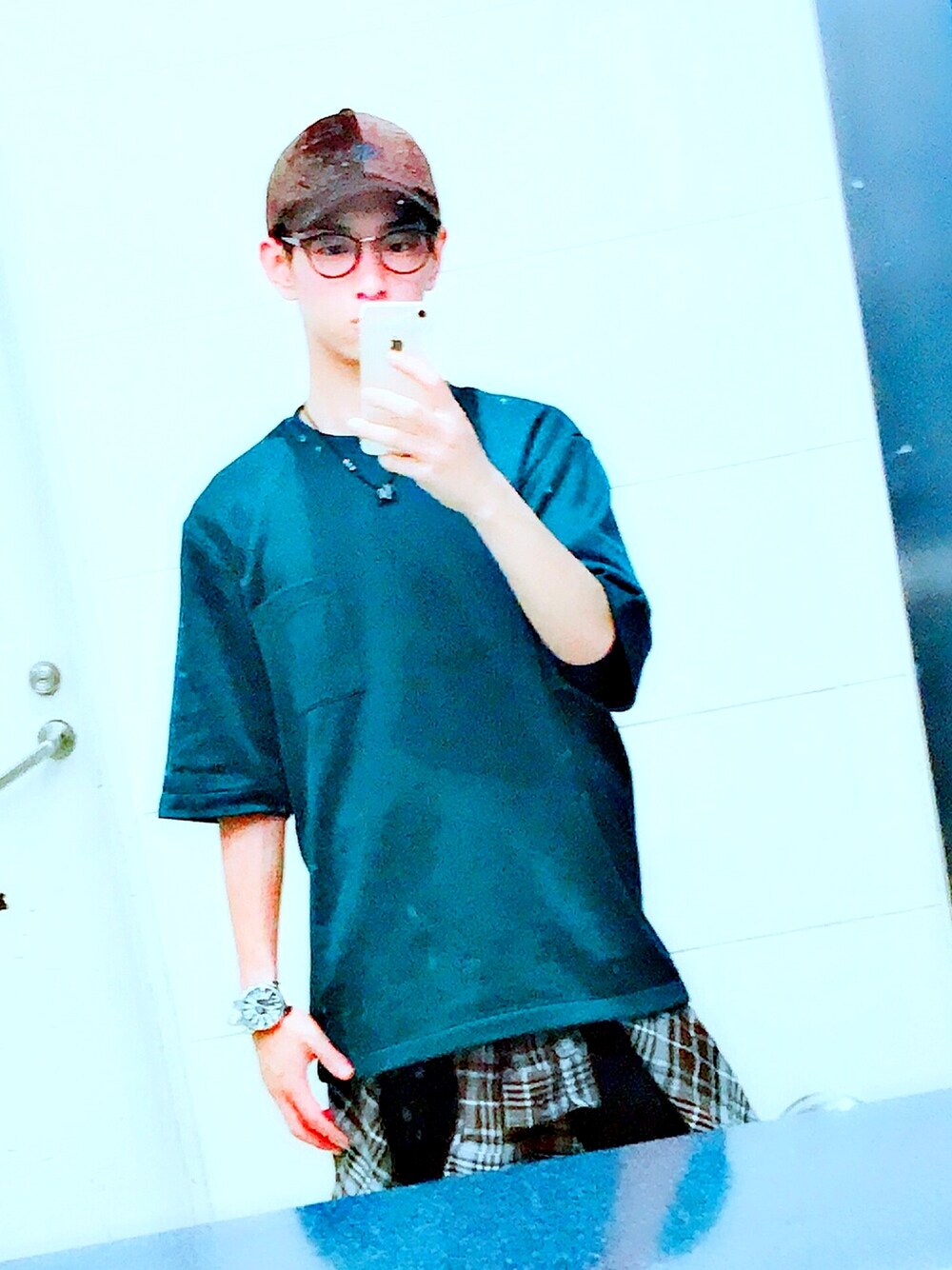 「やすいやつ、GU、グリーン、ブラウン、かんたんコーデ、おしゃれさんと繋がりたい、シンプルコーデ」｜「GUの（GU）カラースキニーパンツＡ（レングス８０ｃｍ）Ｂ（パンツ、ブラック系）」を使った、Bruno mars 石塚さん（メンズ・172cm）の夏コーディネートの1枚目の写真