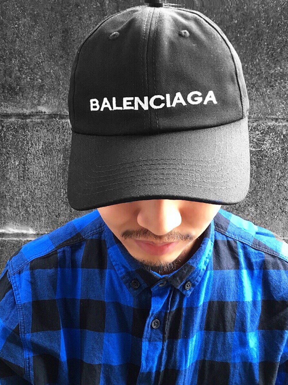 「BALENCIAGAのアイテム（ニットキャップ/ビーニー、ブラック系）」を使った、JOEさん（メンズ・175cm）の春コーディネートの1枚目の写真