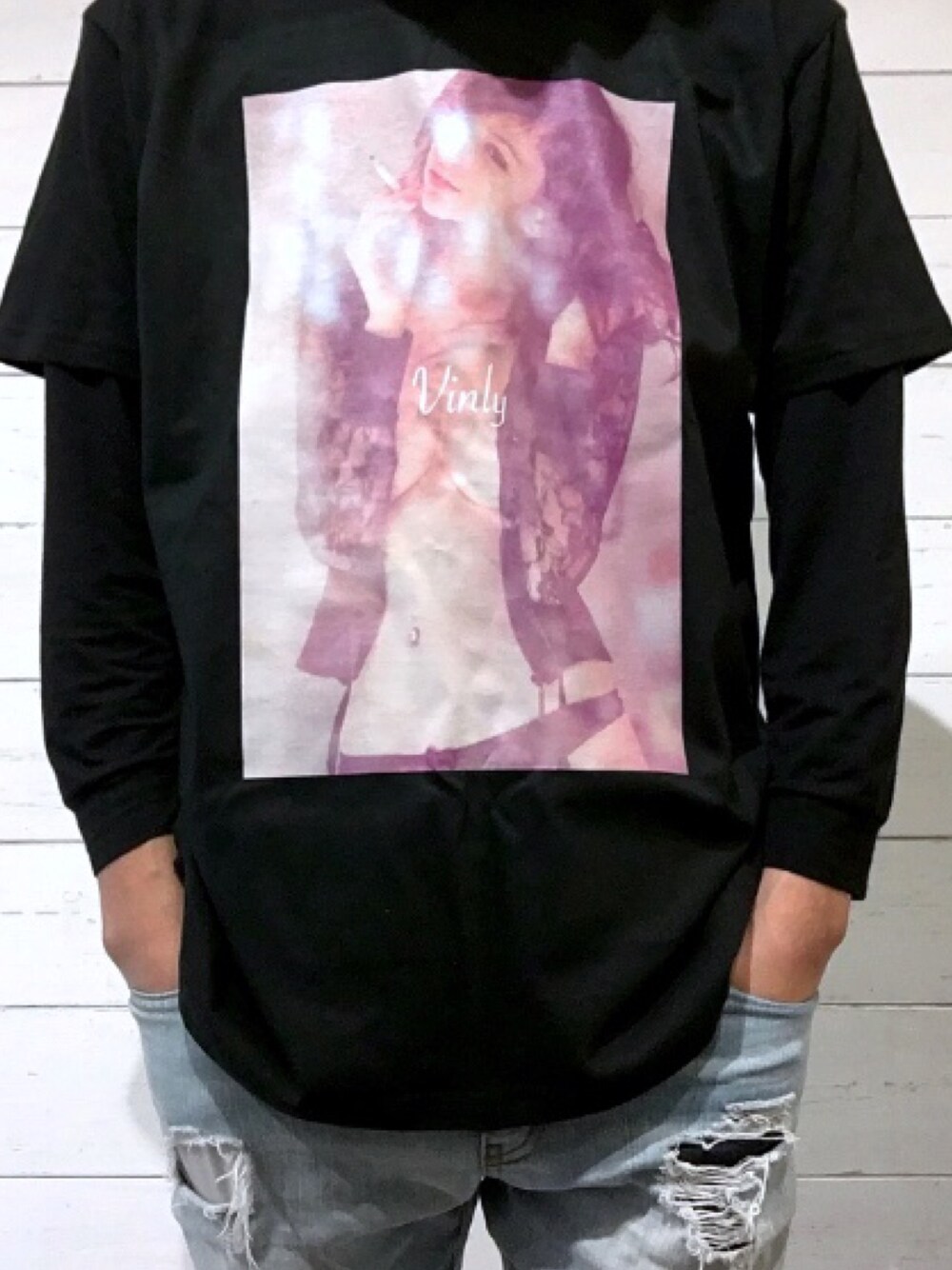 「Vinlyのアイテム（Tシャツ/カットソー、ブラック系）」を使った、JOEさん（メンズ・175cm）の春コーディネートの1枚目の写真