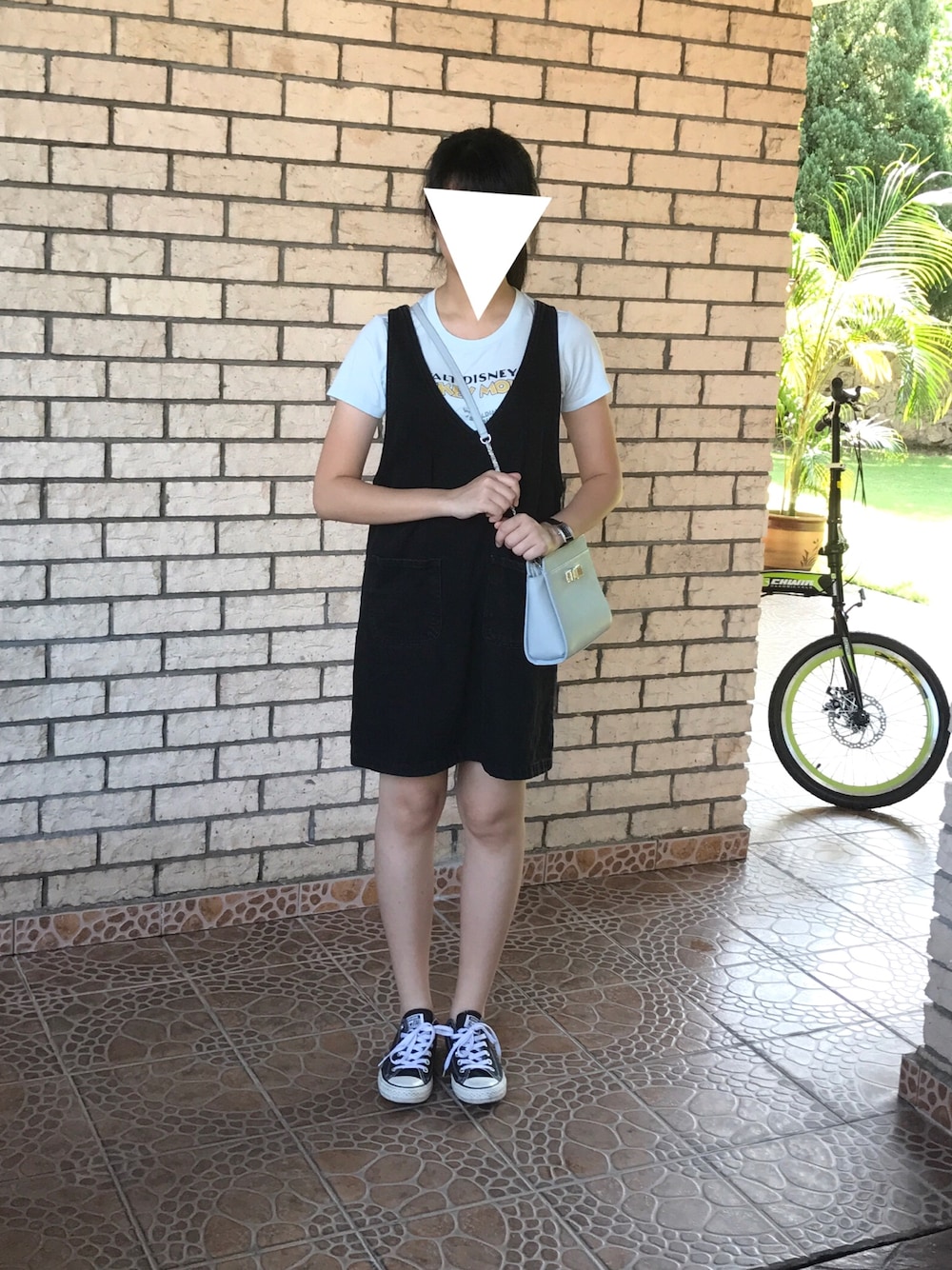 「ootd、outfit、casual、sneakers」｜「UNIQLOのアイテム（Tシャツ/カットソー、ブルー系）」を使った、Chiam Liliさん（レディース・163cm）の春コーディネートの1枚目の写真