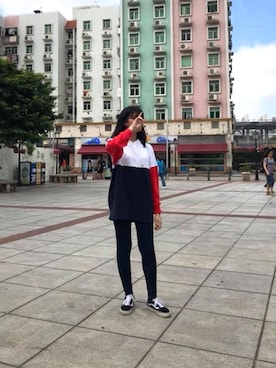 「MONKI（モンキ）のアイテム（パーカー）」を使った、Chiam Liliさん（レディース・163cm）の冬コーディネート