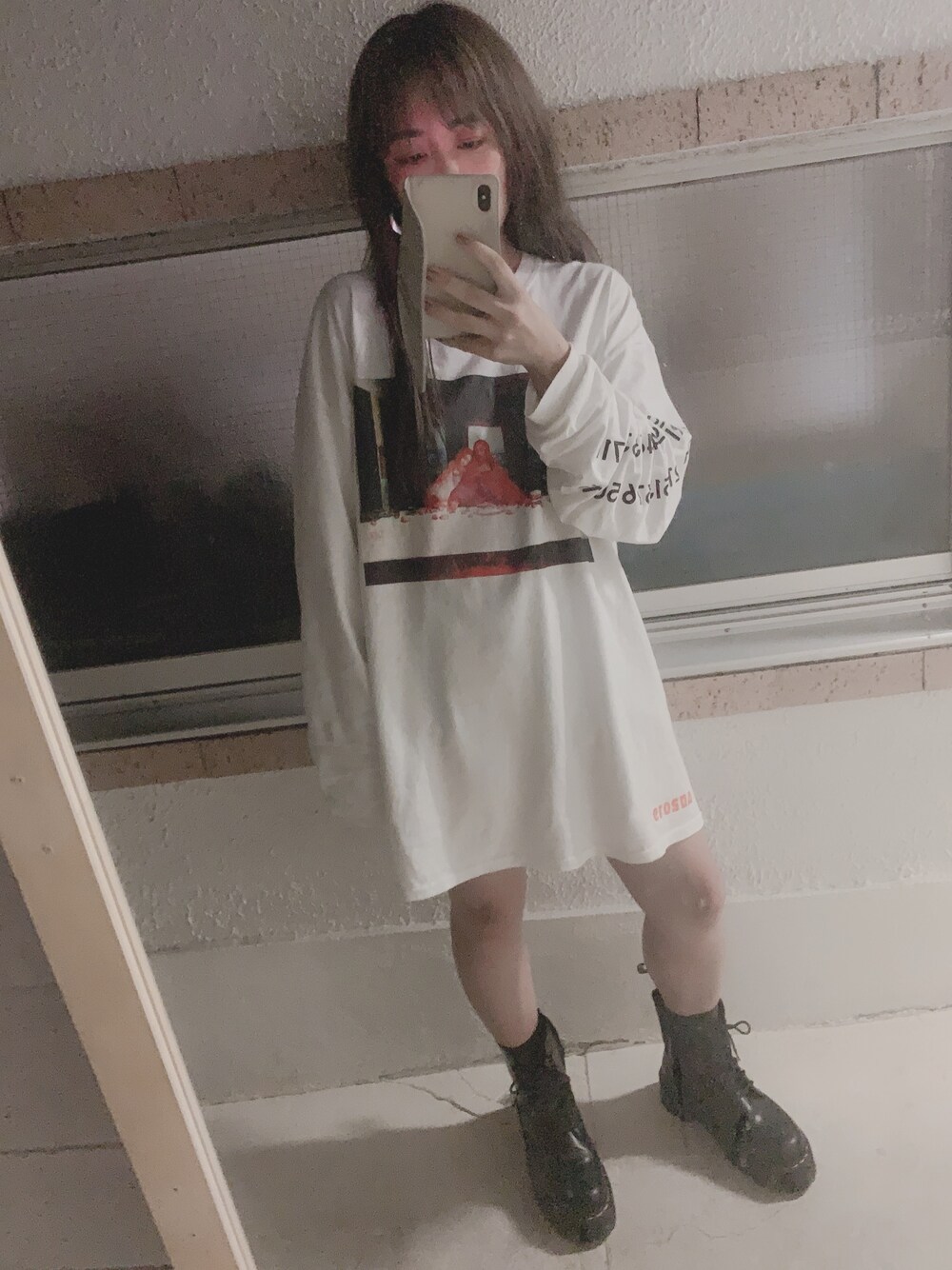 「ラフ、低身長、ロンT、秋コーデ、ラクチンコーデ、Dr.Martens、高身長女子、シンプルコーデ、メンズアイテム、ゆるコーデ」｜「FLAGSTUFFのアイテム（Tシャツ/カットソー、ホワイト系）」を使った、onoderaさん（レディース・152cm）の秋コーディネートの1枚目の写真