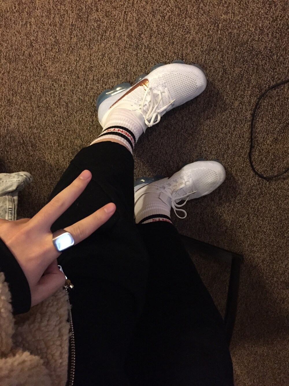 「NIKEのアイテム（スニーカー、ホワイト系）」を使った、chaoticyleさん（メンズ・175cm）の冬コーディネートの1枚目の写真
