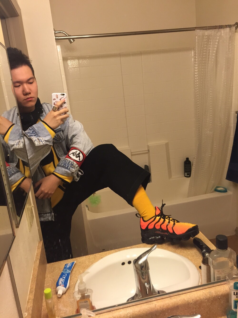 「NIKEのアイテム（スニーカー、イエロー系）」を使った、chaoticyleさん（メンズ・175cm）の冬コーディネートの1枚目の写真