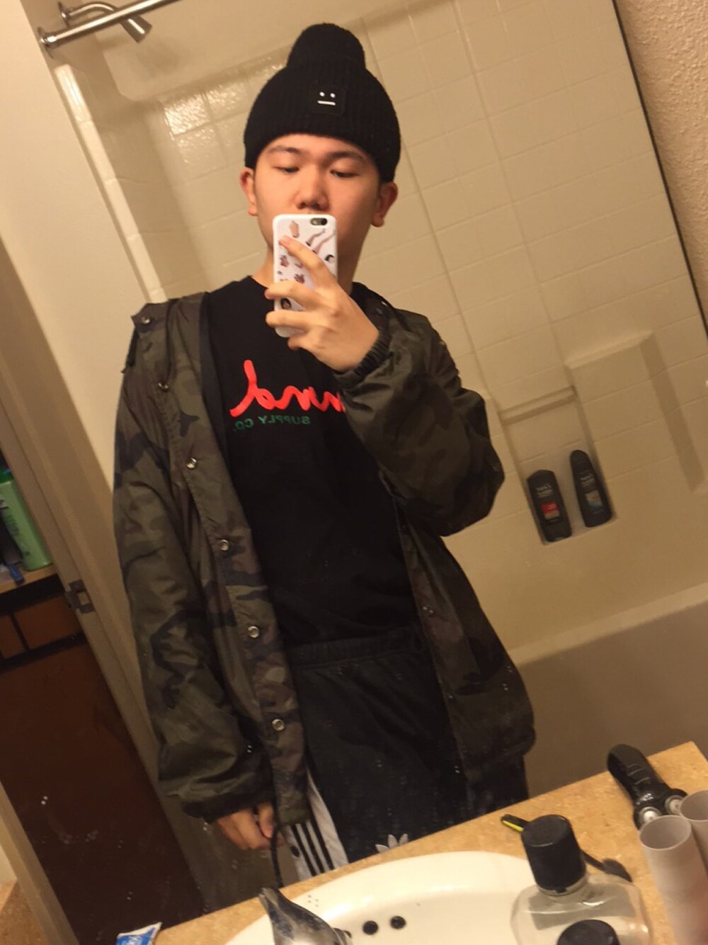 「Diamond SUPPLY CO.のアイテム（Tシャツ/カットソー、ブラック系）」を使った、chaoticyleさん（メンズ・175cm）の春コーディネートの1枚目の写真