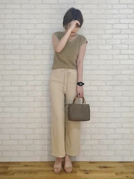 「リブニットパンツ」｜「アイテム（サンダル）」を使った、神戸レタスさん（レディース・169cm）の夏コーディネート