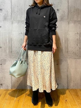 「チャンピオン パーカー」｜「アイテム（スカート）」を使った、神戸レタスさん（レディース・152cm）の冬コーディネート