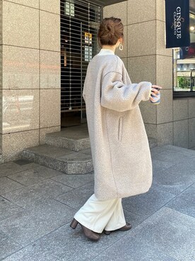 神戸レタスさんの「ビッグシルエットボア×フェイクレザーパイピングコート」を使ったコーディネート