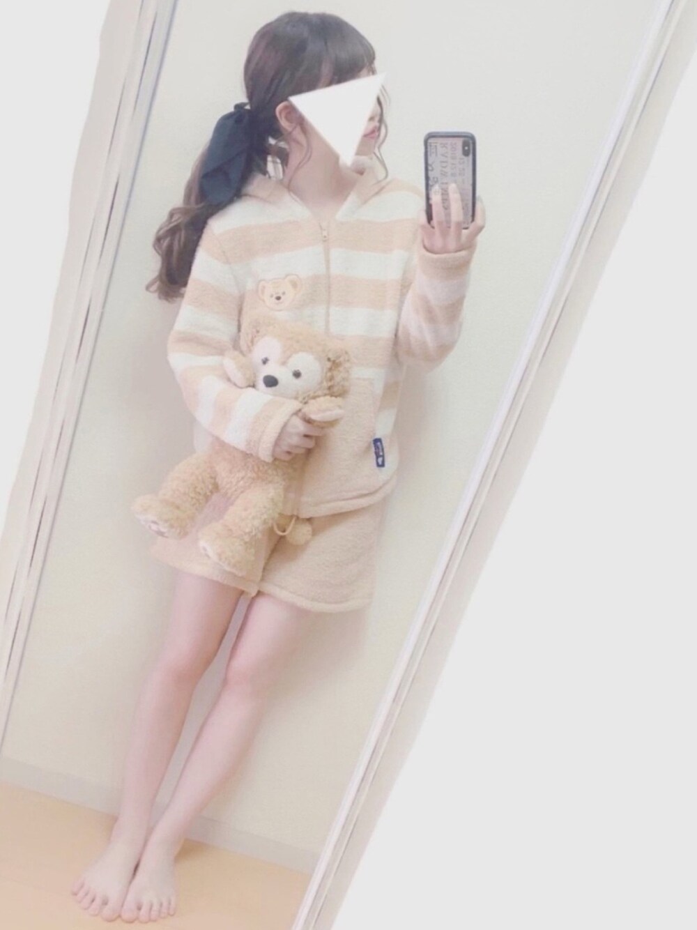 「部屋着、ルームウェア、ディズニー、もこもこ、ふわふわ、ダッフィー、ベージュ」｜「Disneyのアイテム（ルームウェア/パジャマ、ベージュ系）」を使った、さつ菌さん（レディース・161cm）の冬コーディネートの1枚目の写真