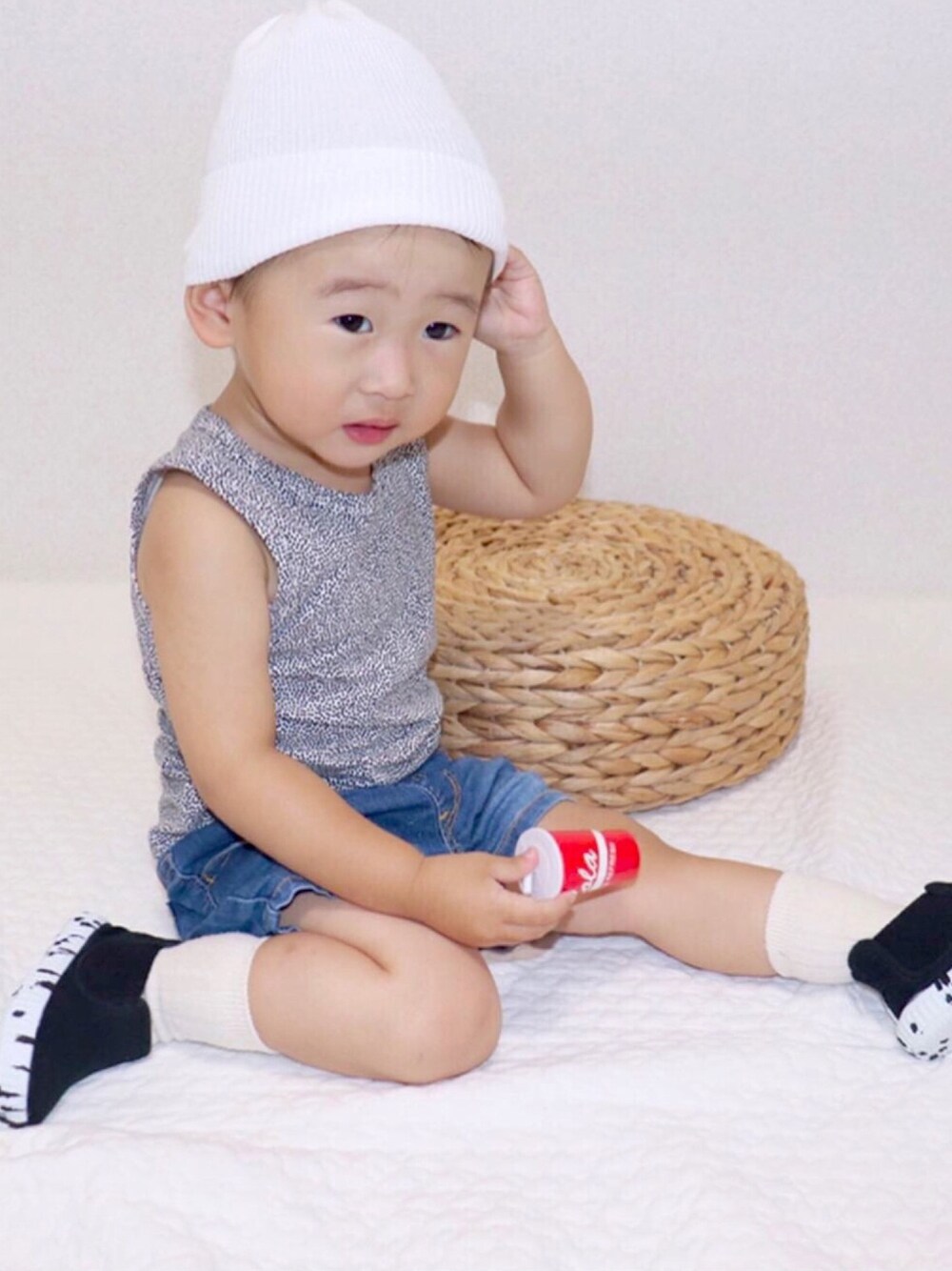 「おしゃれさんと繋がりたい、kids、キッズコーデ、デニムパンツ、男の子コーデ、夏コーデ、韓国子供服、2歳」｜「ニトリのアイテム（その他雑貨、ベージュ系）」を使った、TOMAさん（キッズ・80cm）の夏コーディネートの1枚目の写真