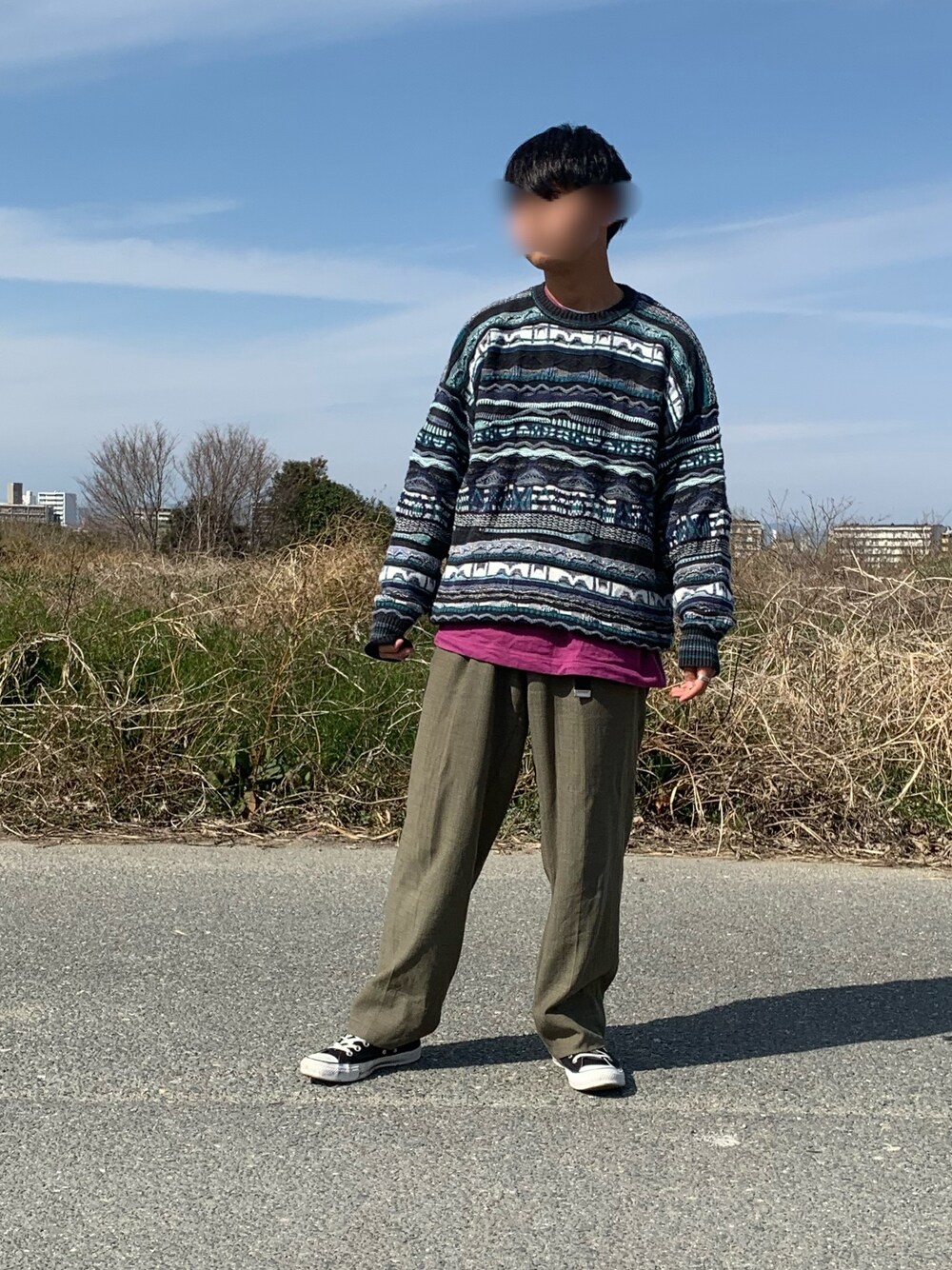 「おしゃれさんと繋がりたい、カジュアルコーデ、春コーデ、スニーカーコーデ、ビッグシルエット、柄ニット、古着、古着コーデ、ユニクロ、パープル」｜「古着のアイテム（ニット/セーター、その他）」を使った、りょーさん（メンズ・170cm）の春コーディネートの1枚目の写真