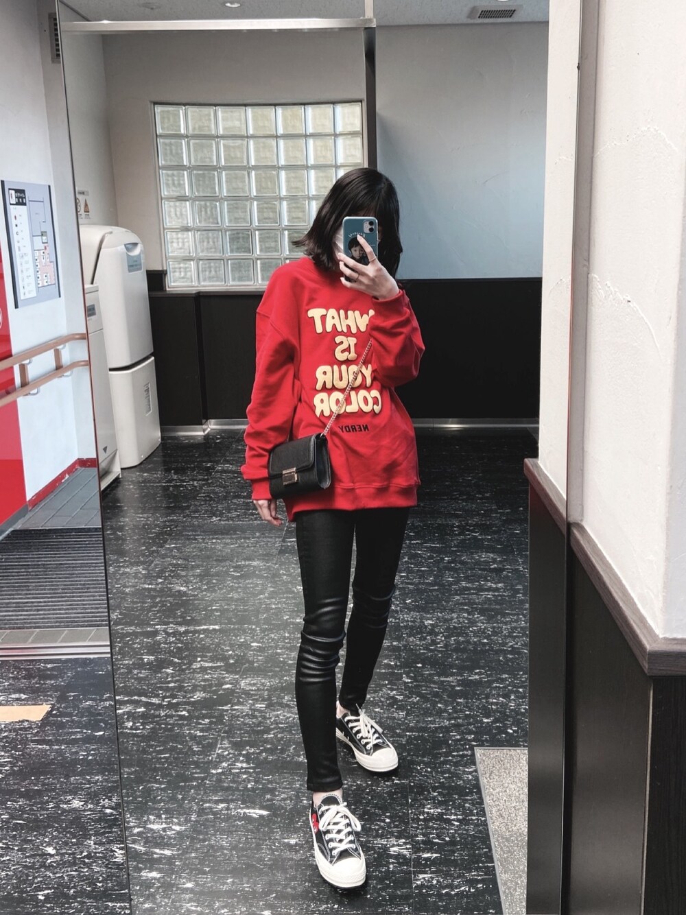 「NERDYのアイテム（パーカー、レッド系）」を使った、saiさん（レディース・156cm）の秋コーディネートの1枚目の写真