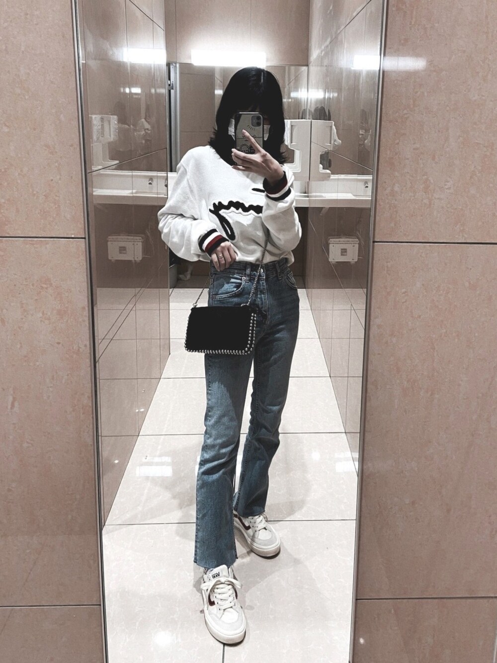 「ZARAのアイテム（ショルダーバッグ、ブラック系）」を使った、saiさん（レディース・156cm）の秋コーディネートの1枚目の写真