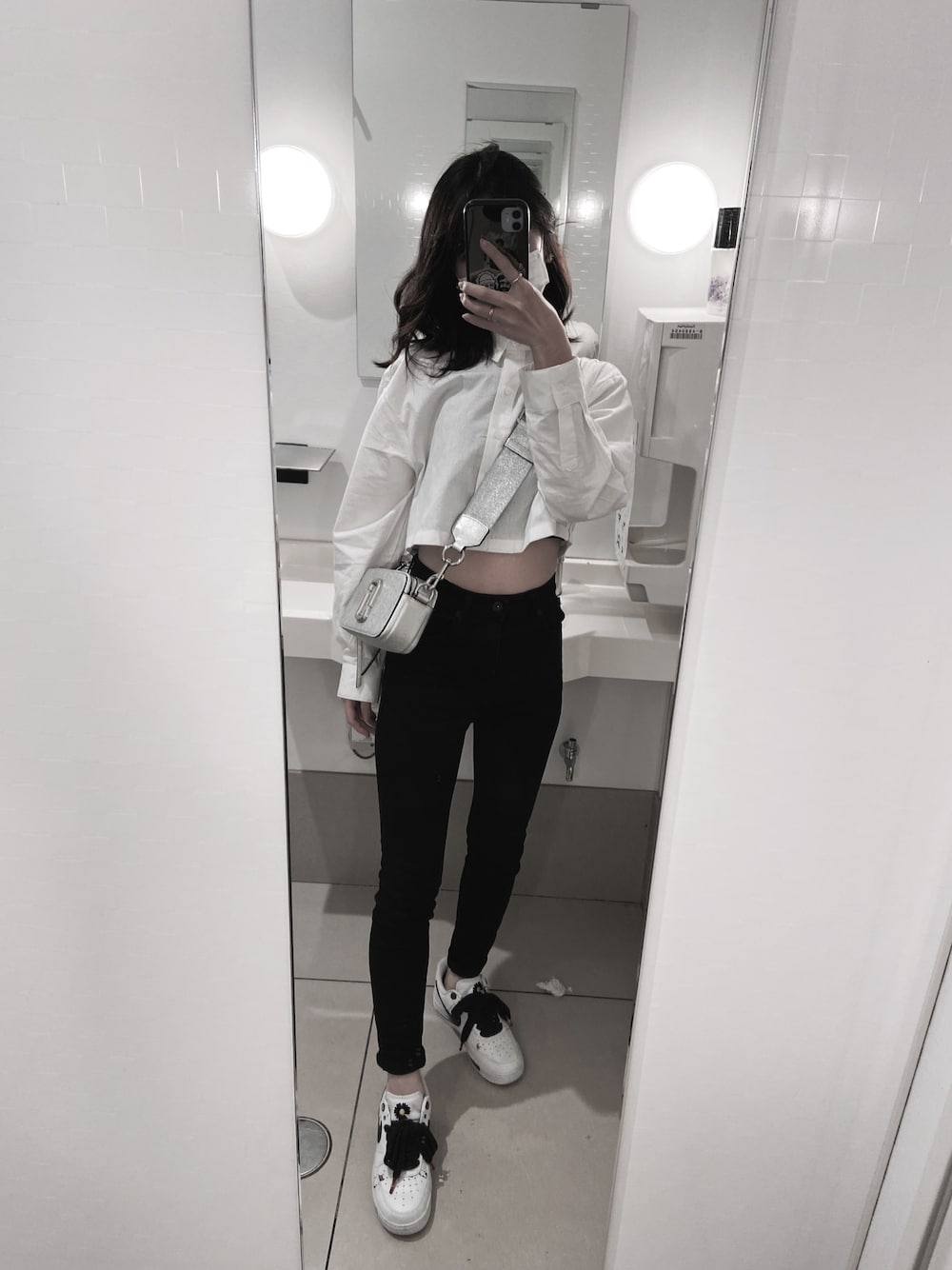 「H&Mのアイテム（シャツ/ブラウス、ホワイト系）」を使った、saiさん（レディース・156cm）の冬コーディネートの1枚目の写真