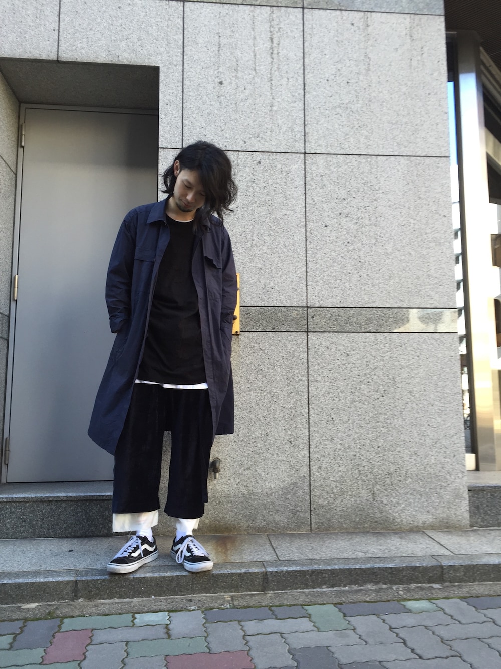 「LHP、sulvam、UMIT BENAN、VANS、yohjiyamamoto、カジュアルコーデ、キレイめ、コート」｜「VANSのアイテム（スニーカー、ブラック系）」を使った、shintaro itoさん（メンズ・173cm）の冬コーディネートの1枚目の写真