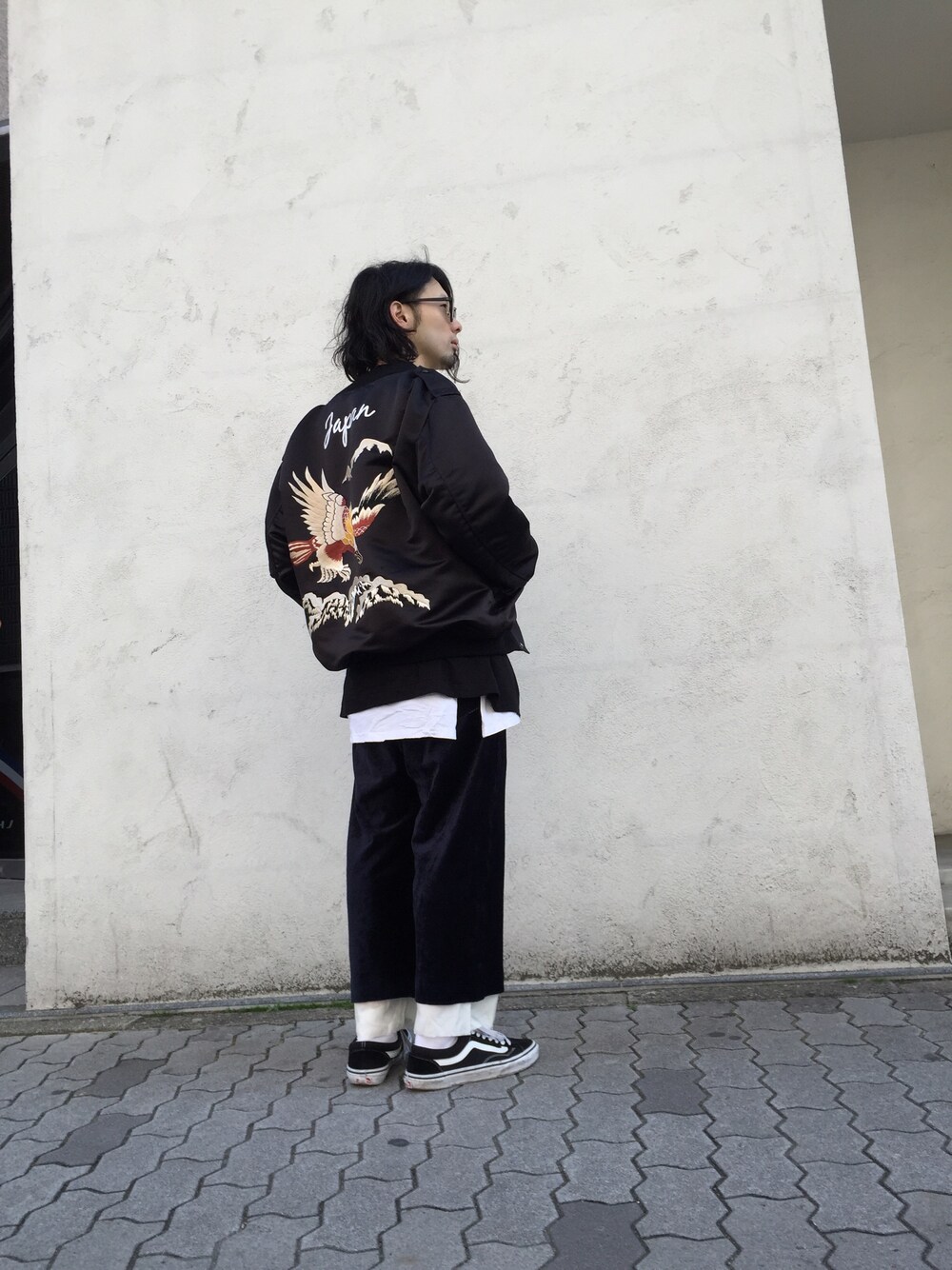 「LHP、sulvam、VANS、A.D.S.R.、WHITELAND BLACKBURN、カジュアルコーデ、ストリート、streetstyle、ブラック、ブルゾン」｜「sulvamのアイテム（その他パンツ、ブルー系）」を使った、shintaro itoさん（メンズ・173cm）の冬コーディネートの1枚目の写真