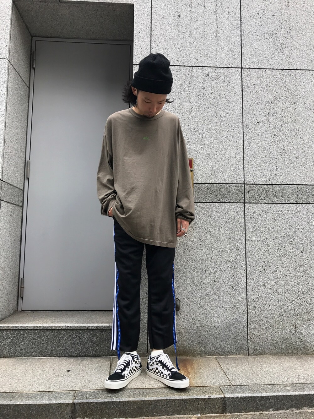 「ビッグシルエット、VANS、LHP、street、ラフ、ストリートMIX、ビッグT、gosharubchinskiy、SICKBOY、abc.」｜「SICKBOYのアイテム（パンツ、ブラック系）」を使った、shintaro itoさん（メンズ・173cm）の夏コーディネートの1枚目の写真
