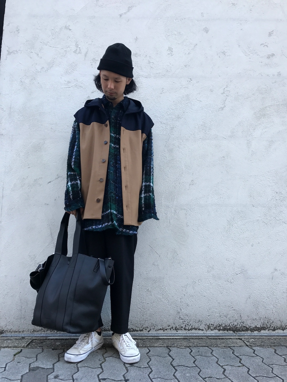 「LHP、MARNI、FAITHCONNEXION、Alexander Wang、ビッグシルエット、きれいめカジュアル、オトナカジュアル、シャツスタイル、レイヤードスタイル、トートバッグ」｜「VANSのアイテム（スニーカー、ベージュ系）」を使った、shintaro itoさん（メンズ・173cm）の夏コーディネートの1枚目の写真