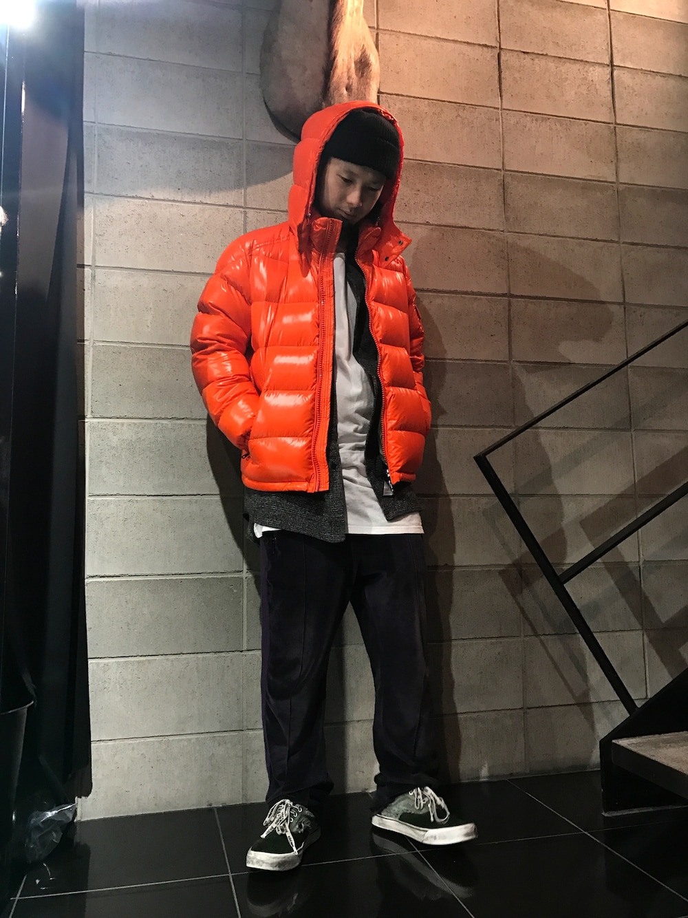「LHP、オレンジ、NEEDLES、MONCLER、ゆるコーデ、PALM ANGELS」｜「Palm Angelsのアイテム（スニーカー、グリーン系）」を使った、shintaro itoさん（メンズ・173cm）の秋コーディネートの1枚目の写真