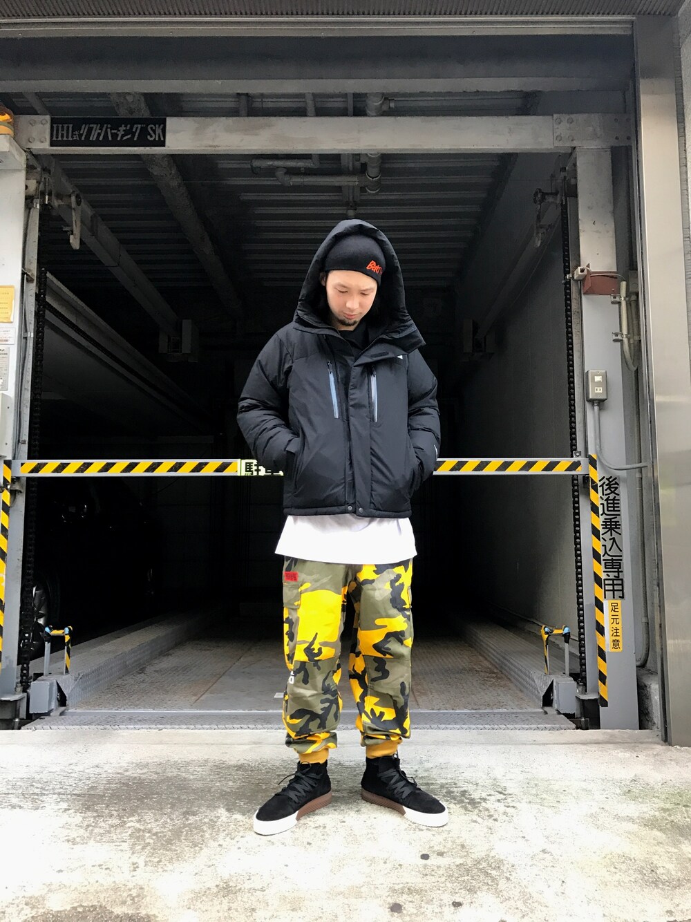 「スニーカー、カジュアル、黒、LHP、オーバーサイズ、THE NORTH FACE、Alexander Wang、KaneZ」｜「alexanderwangのアイテム（スニーカー、ブラック系）」を使った、shintaro itoさん（メンズ・173cm）の秋コーディネートの1枚目の写真