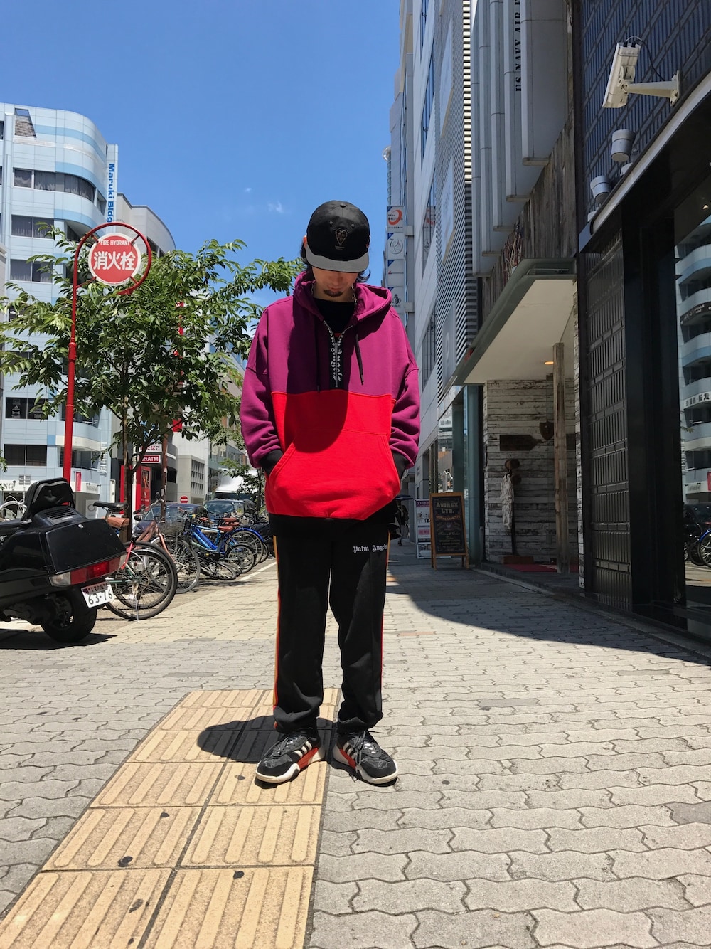 「LHP、PALM ANGELS、Alexander Wang、adidas、休日スタイル、ビックシルエット」｜「alexanderwangのアイテム（スニーカー、ブラック系）」を使った、shintaro itoさん（メンズ・173cm）の夏コーディネートの1枚目の写真