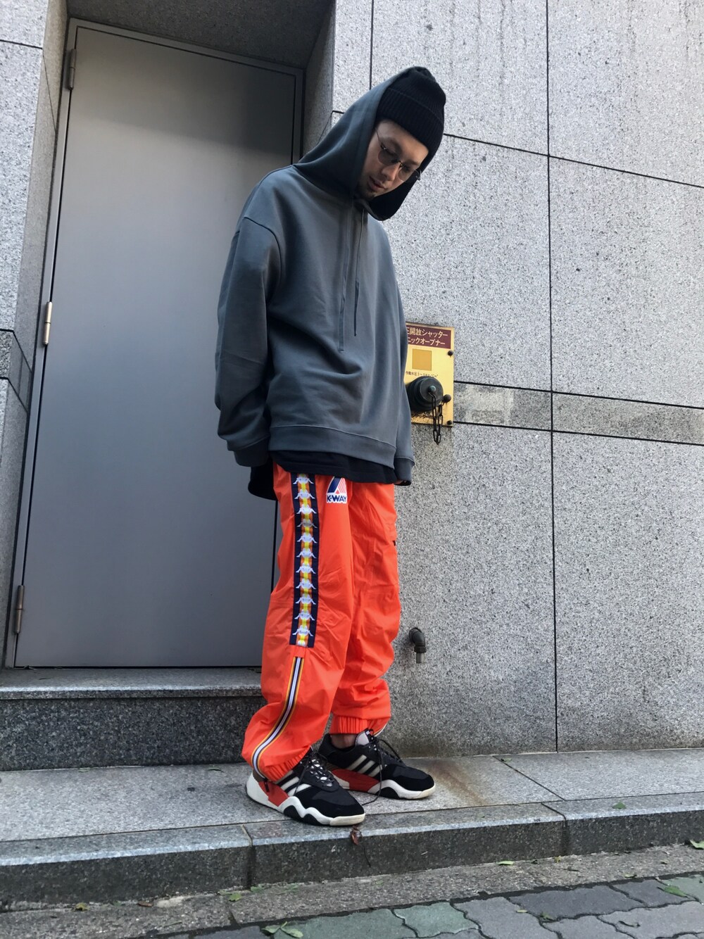 「KAPPA、ニット帽、ストリート、LHP、ワイドパンツ、RAF SIMONS、Alexander Wang、カジュアルコーデ、秋コーデ」｜「alexanderwangのアイテム（スニーカー、ブラック系）」を使った、shintaro itoさん（メンズ・173cm）の秋コーディネートの1枚目の写真