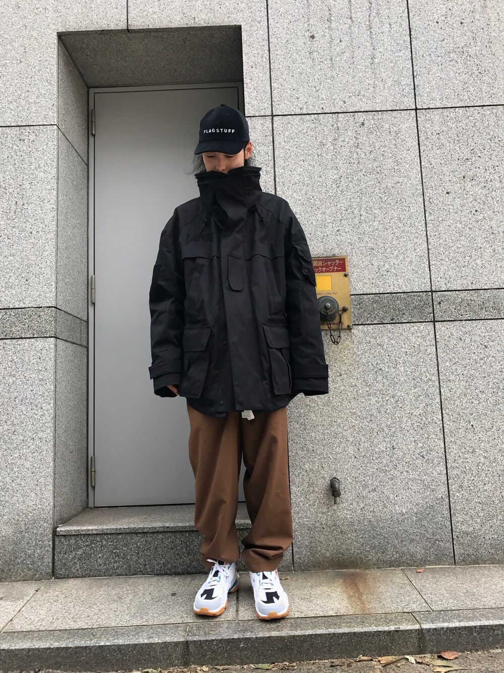 「スニーカー、ビッグシルエット、ブラック、reebok、LHP、オーバーサイズ、MARNI、JUUN.J、秋コーデ」｜「MARNIのアイテム（スラックス、ブラウン系）」を使った、shintaro itoさん（メンズ・173cm）の秋コーディネートの1枚目の写真