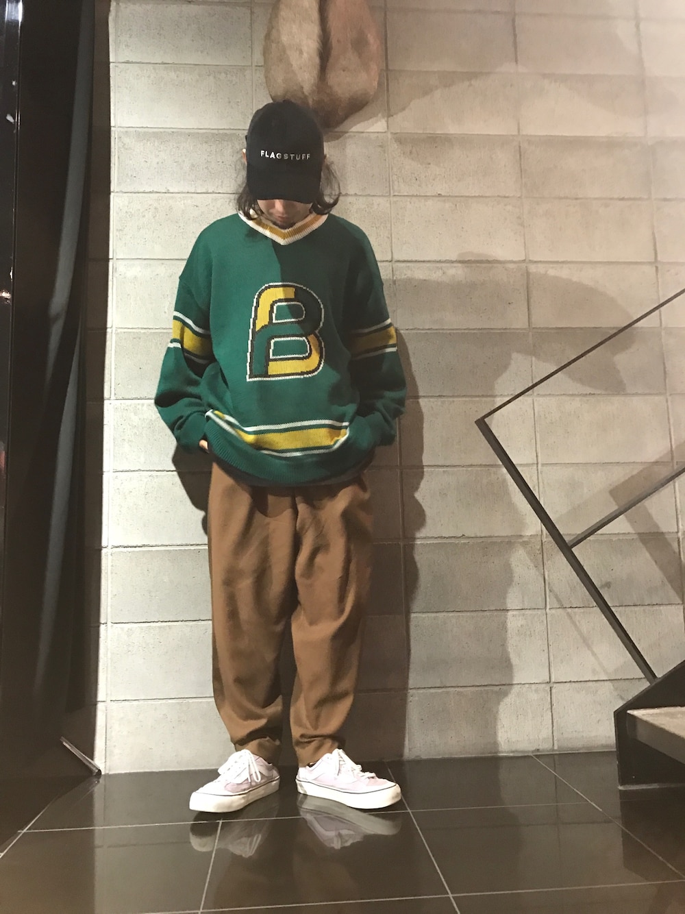 「LHP、blackeyepatch、MARNI、VANS、オーバーサイズ、秋服、スニーカー、ワイドパンツ、秋のコーデ、スラックス」｜「VANSのアイテム（スニーカー、パープル系）」を使った、shintaro itoさん（メンズ・173cm）の秋コーディネートの1枚目の写真