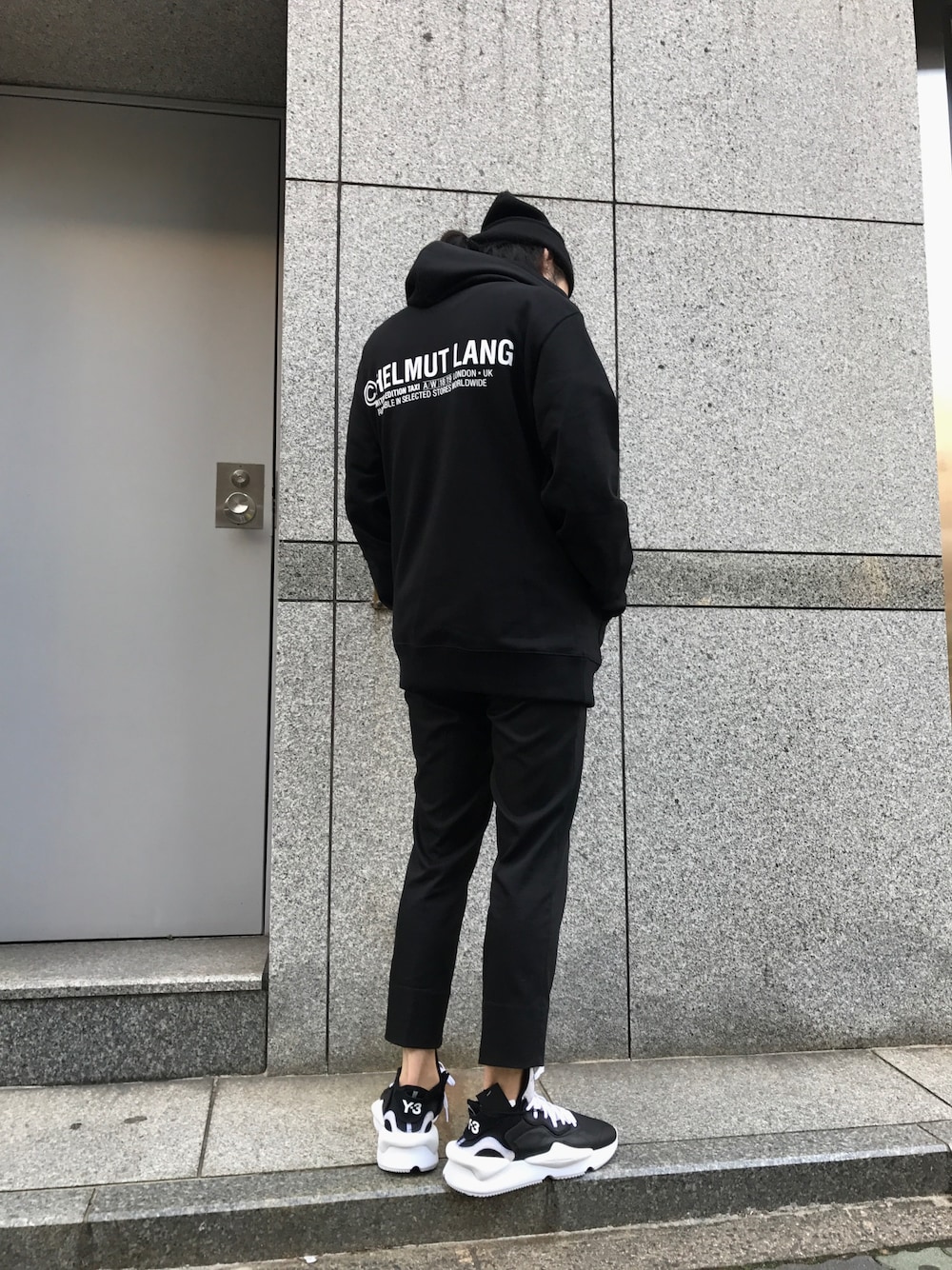 「LHP、HELMUT LANG、soe、Y-3、秋コーデ、スニーカー、オーバーサイズ、秋服、ラフ、モノトーンコーデ」｜「Y-3のアイテム（スニーカー、ブラック系）」を使った、shintaro itoさん（メンズ・173cm）の秋コーディネートの1枚目の写真