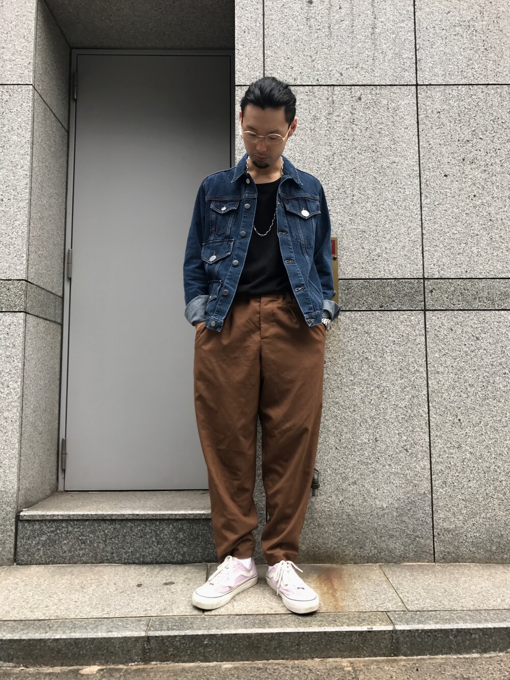 「LHP、JWANDERSON、MARNI、VANS、シンプル、キレイめ、秋のコーデ、タックイン、ネイビー」｜「VANSのVANS/バンズ/Style36 DeconSF/SURF（スニーカー、ホワイト系）」を使った、shintaro itoさん（メンズ・173cm）の秋コーディネートの1枚目の写真